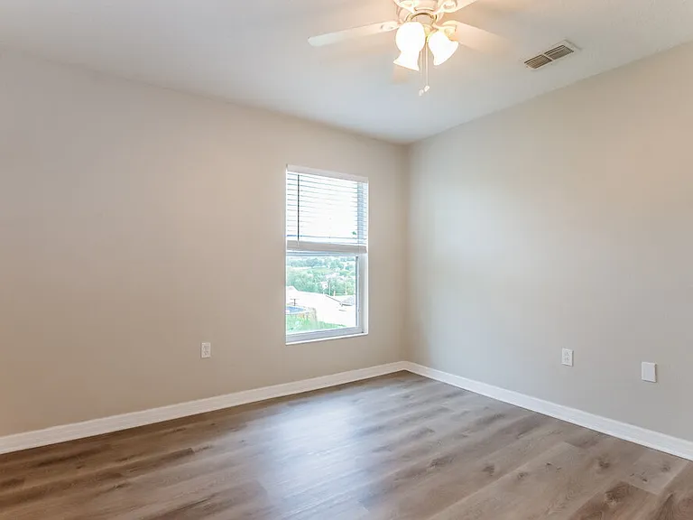 1378 Willow Crest Dr — Photo 13