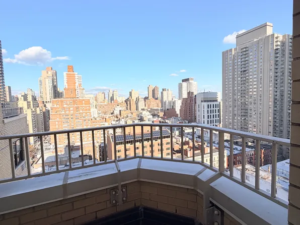 399 East 72nd Street image 1 of 13