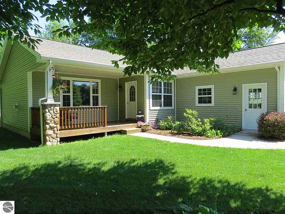 3rd image of 19581 Beechridge Dr