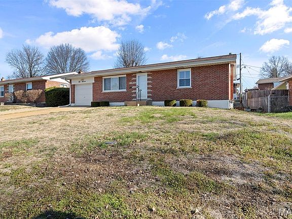 3rd image of 211 Southampton Dr