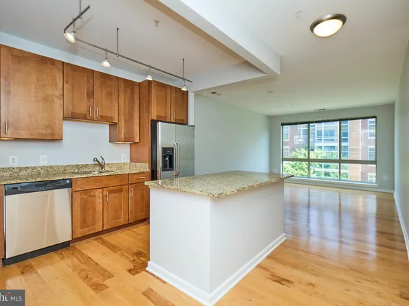 2200 N Westmoreland St Unit 330, Arlington, VA 22213