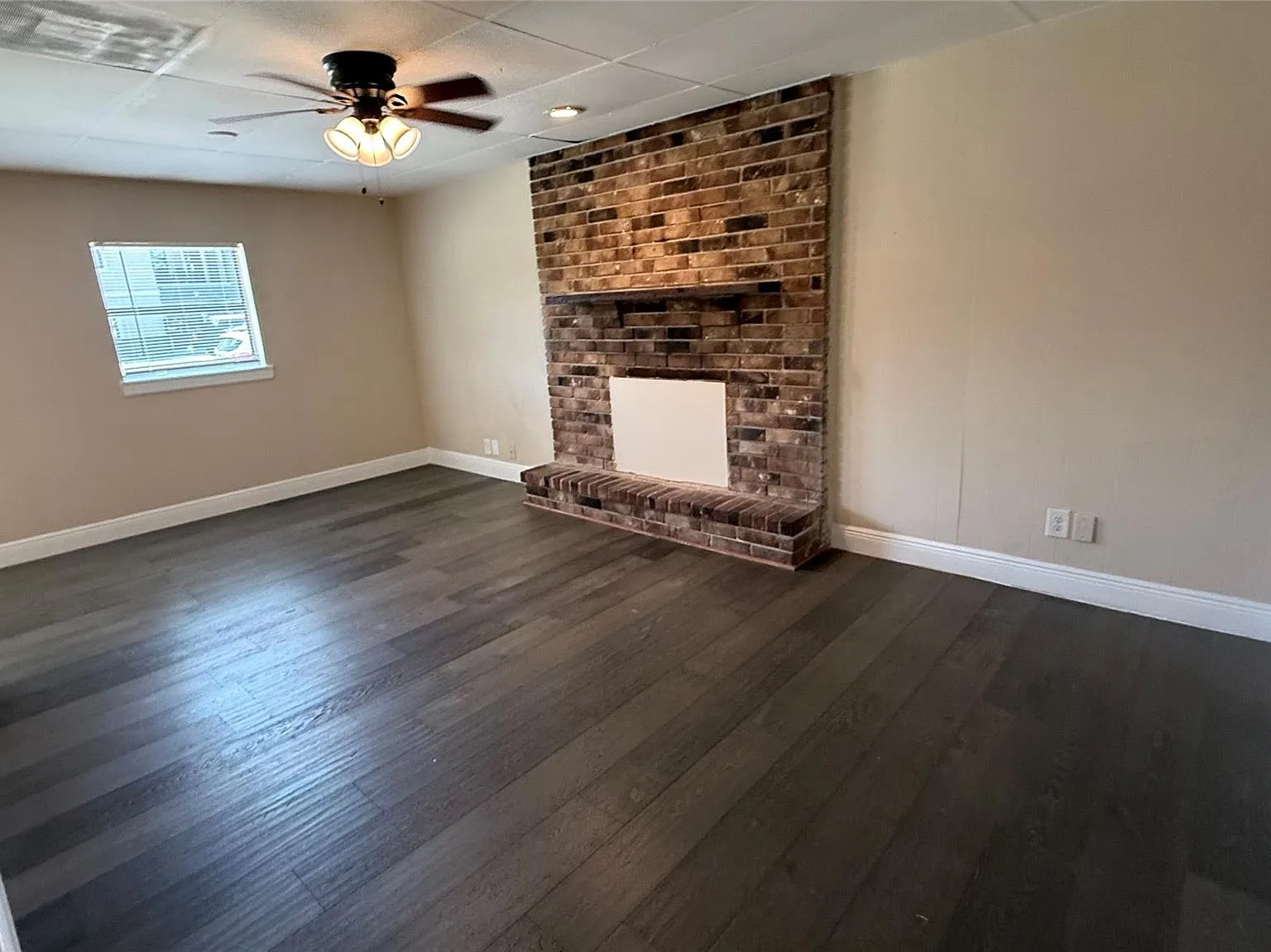 3 bed, 2.0 bath, 1290 sqft, $1,900 — Photo 4