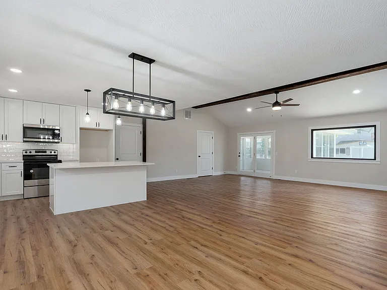 2558 W Village Ln — Photo 16