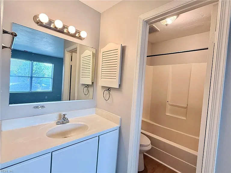 512 Thorncliff Dr #101 — Photo 17