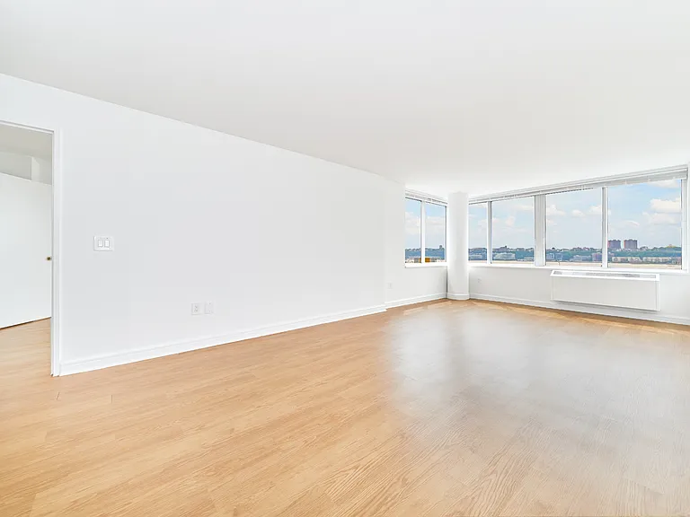 160 Riverside Blvd #16H — Photo 1