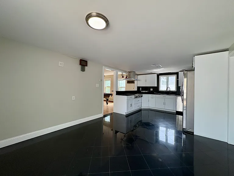 1318 Salem St — Photo 7