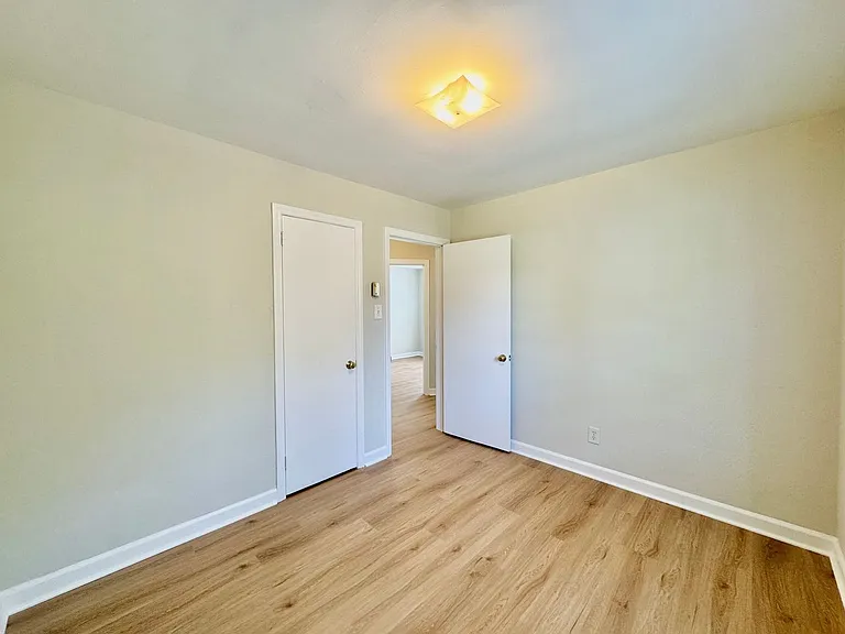 806 Carolina St — Photo 10