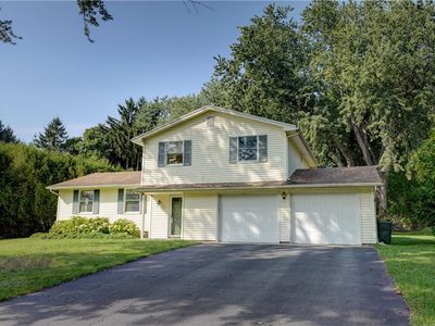 1246 Imperial Dr, Webster, NY, 14580