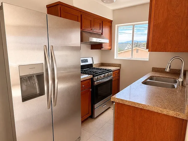 1027 Coronado Terrace — Photo 8