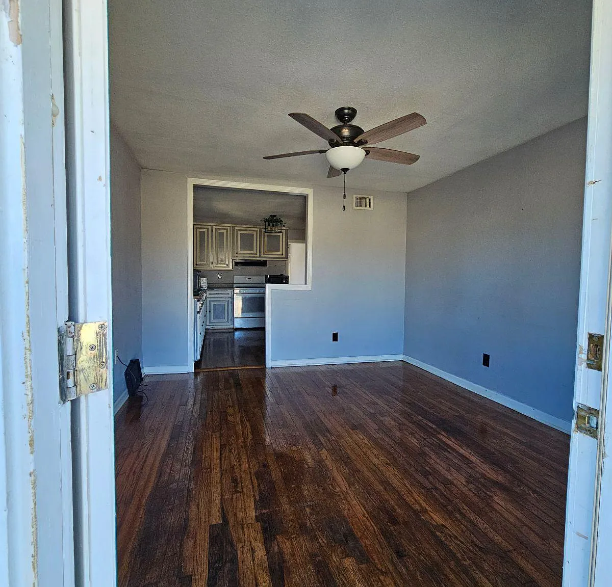 1905 Sidney St — Photo 2