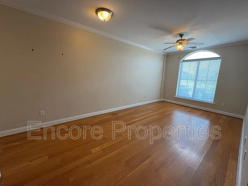 2 bed, 1.0 bath, 766 sqft, $1,400 — Photo 3