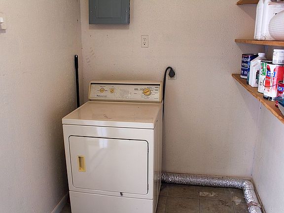Wash room off carport