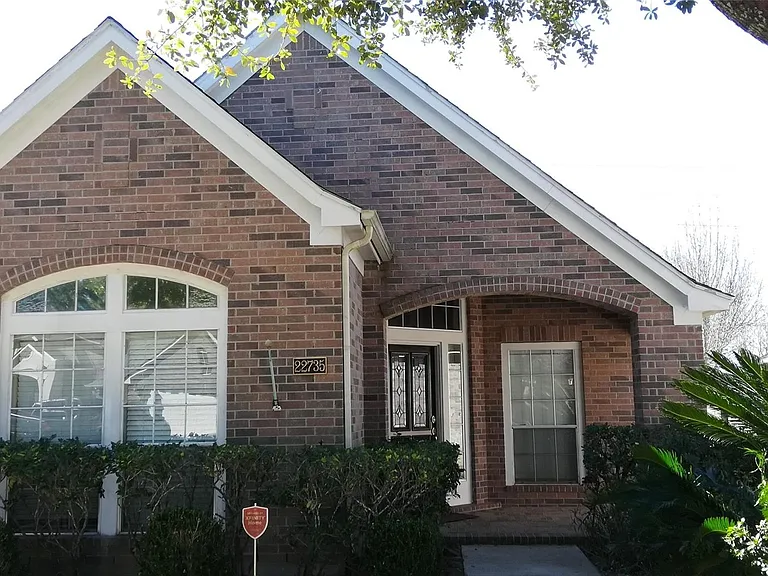 22735 April Springs Ln — Photo 2