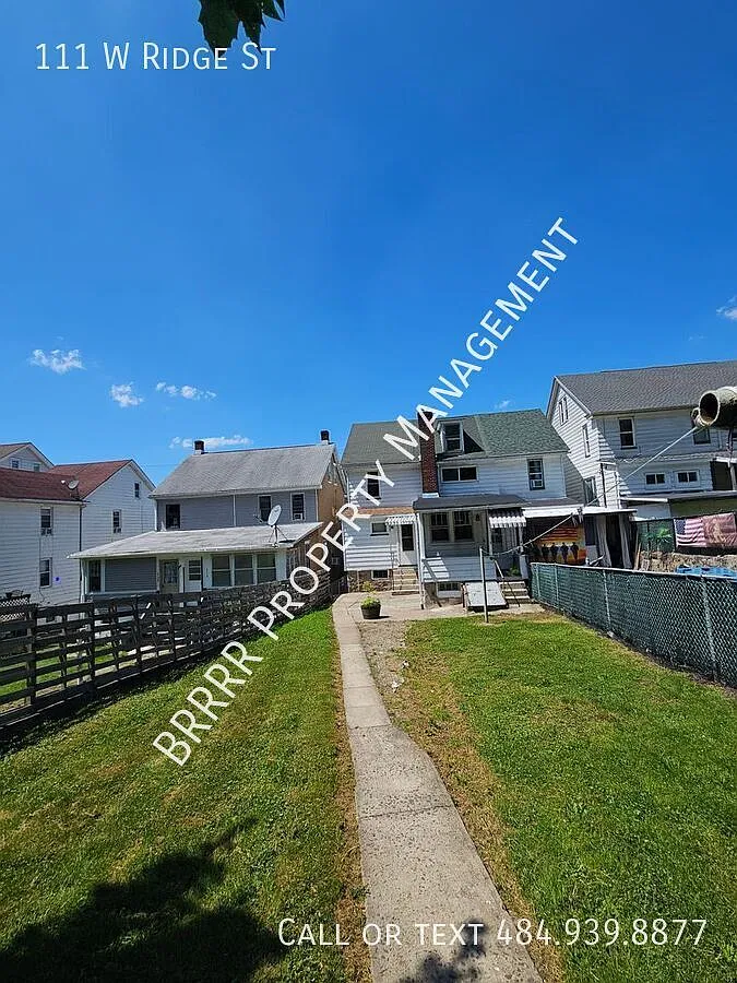 3 Bedroom 1 bath end unit row home with garage and off street parking — Photo 3