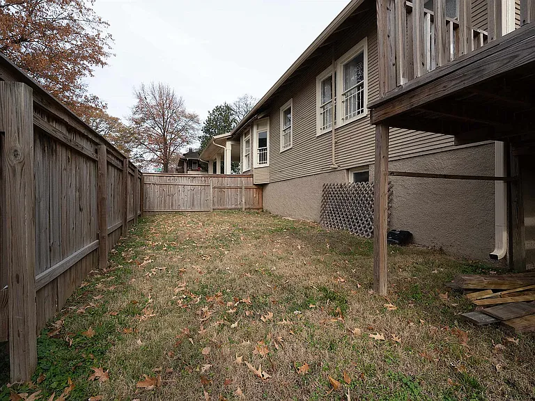 1347 Harbert Ave — Photo 19