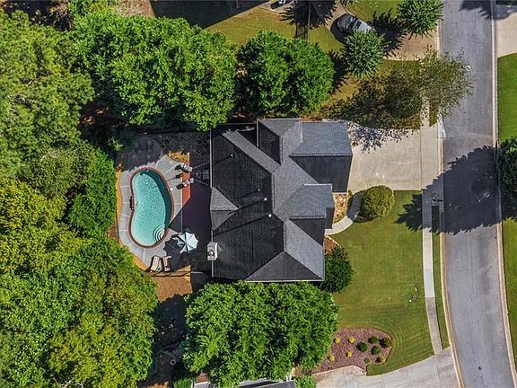 5th image of 410 Old Deerfield Ln