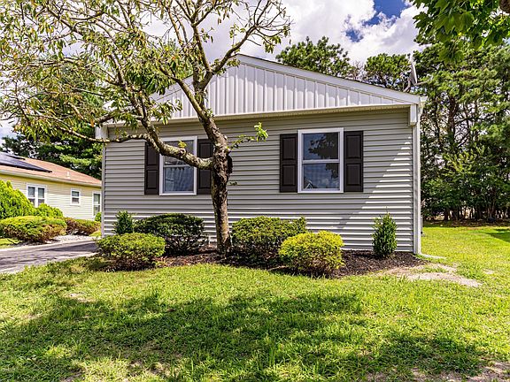 3rd image of 18 Ashcroft Ln