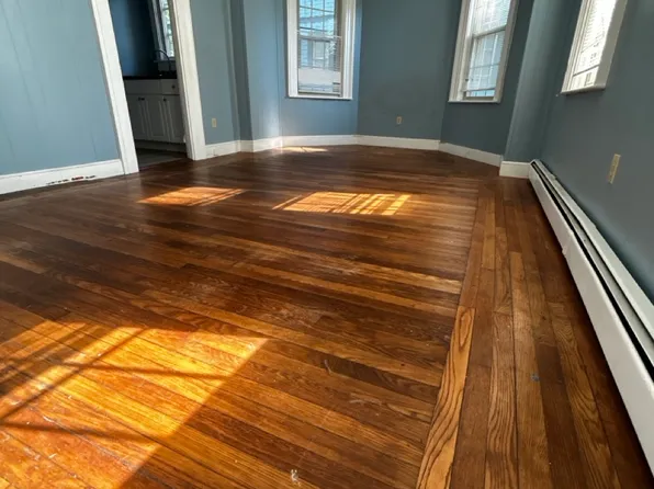 248 Broadway St APT 1, Newport, RI 02840