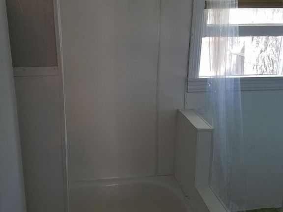 5th image of 205 E Hastings Ave #D