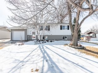 21 Eckleson Rd, Bismarck, ND 58504