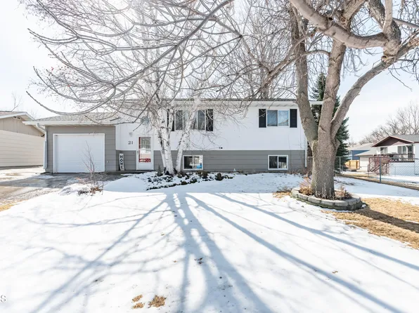 21 Eckleson Rd, Bismarck, ND 58504