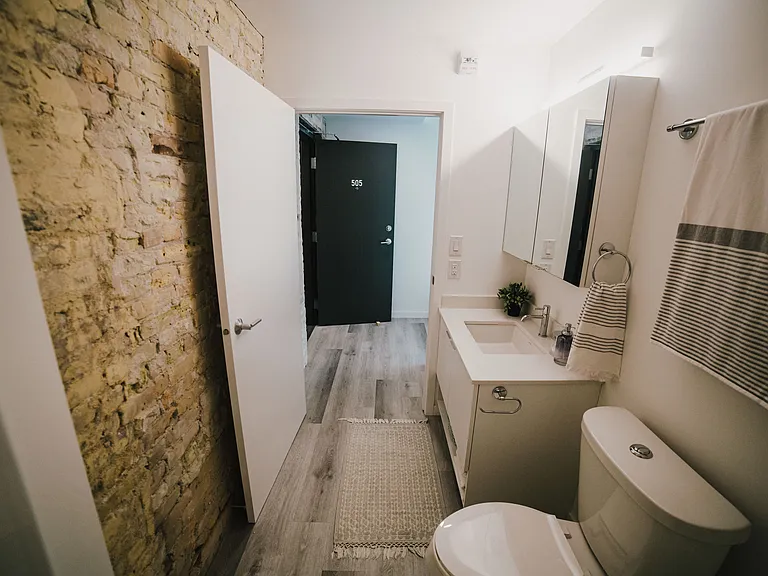 315 Bannatyne Ave — Photo 5