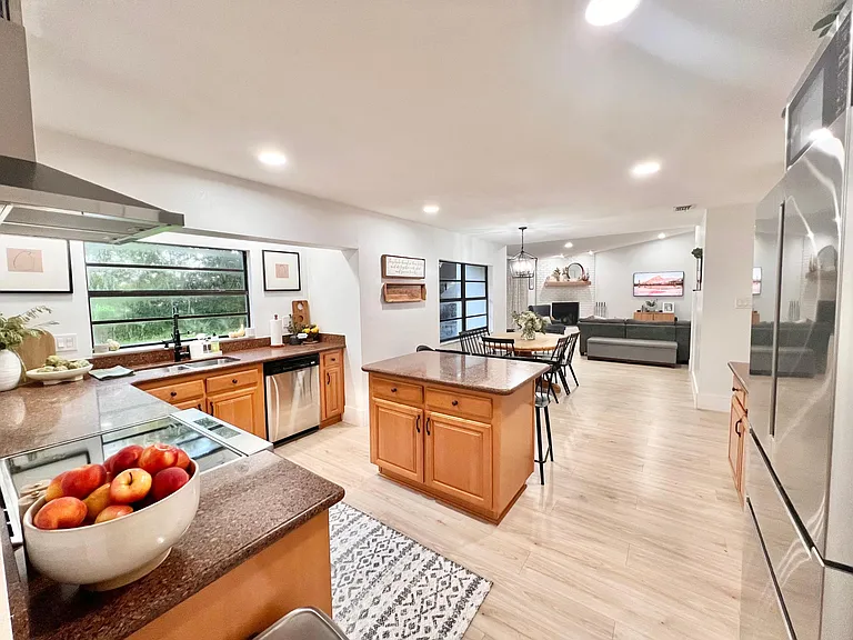 1352 Corner Oaks Dr — Photo 25
