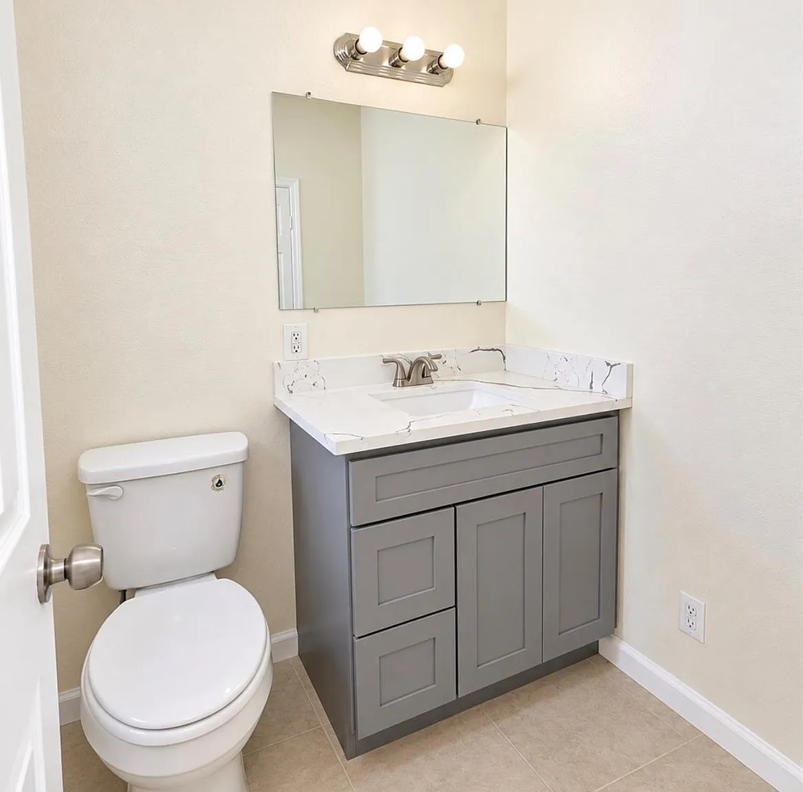 3 bed, 2.5 bath, 1100 sqft, $1,650 — Photo 2