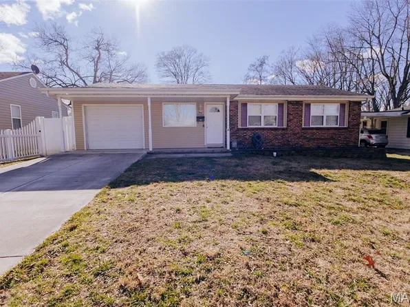 314 7th St, Farmington, MO 63640