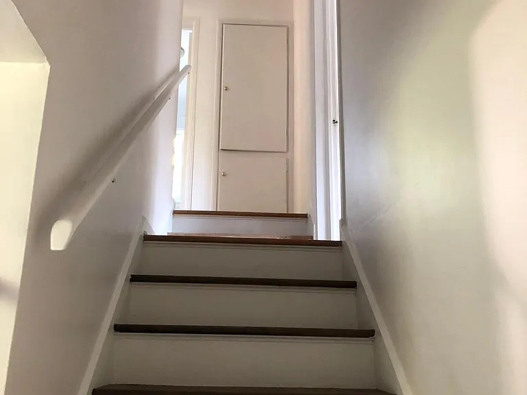 1890 Riverside Dr — Photo 7