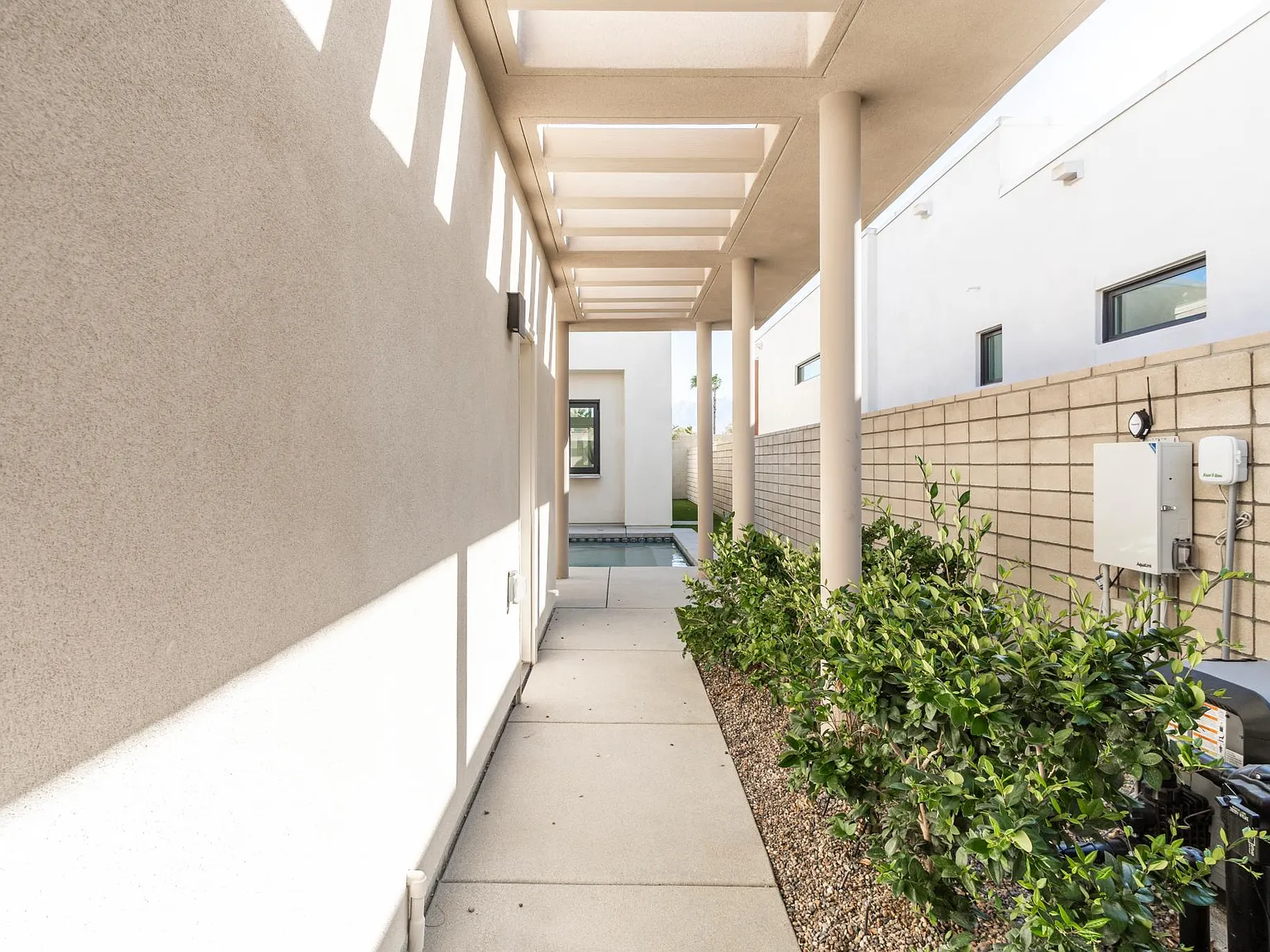 3 bed, 2210 sqft, $5,800 — Photo 2