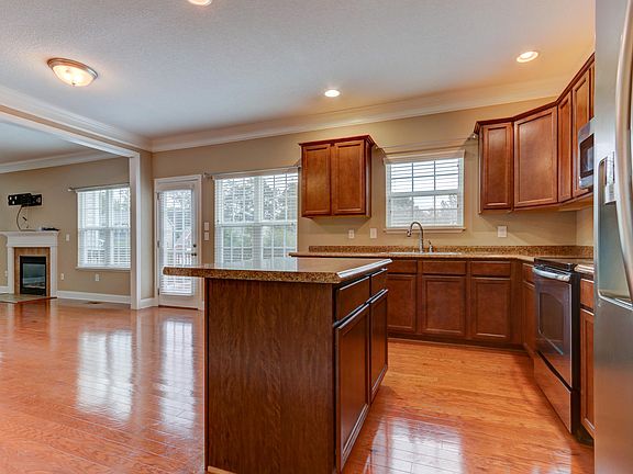 5th image of 3018 Maple Knot Ln