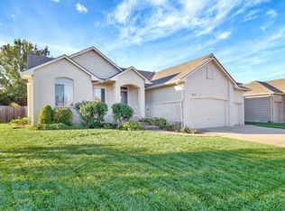 6423 W Shadow Lakes Ct, Wichita, KS 67205