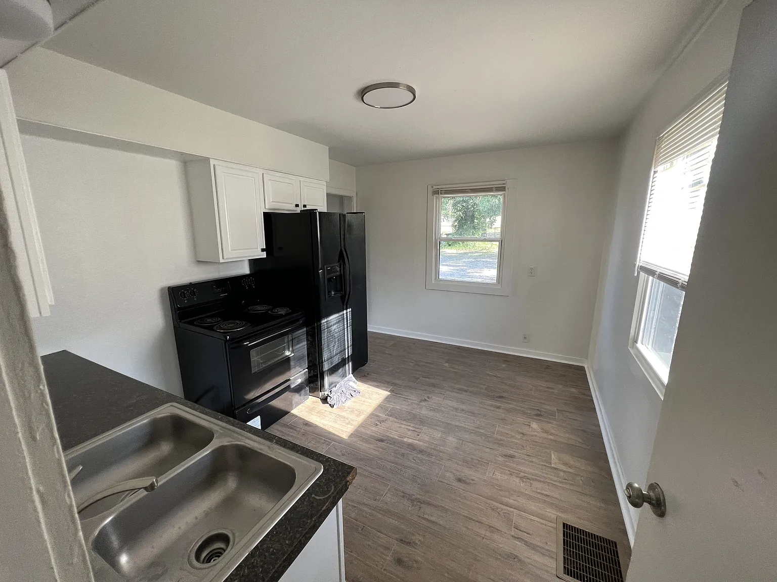 2708 West Franklin Street - 4 — Photo 2