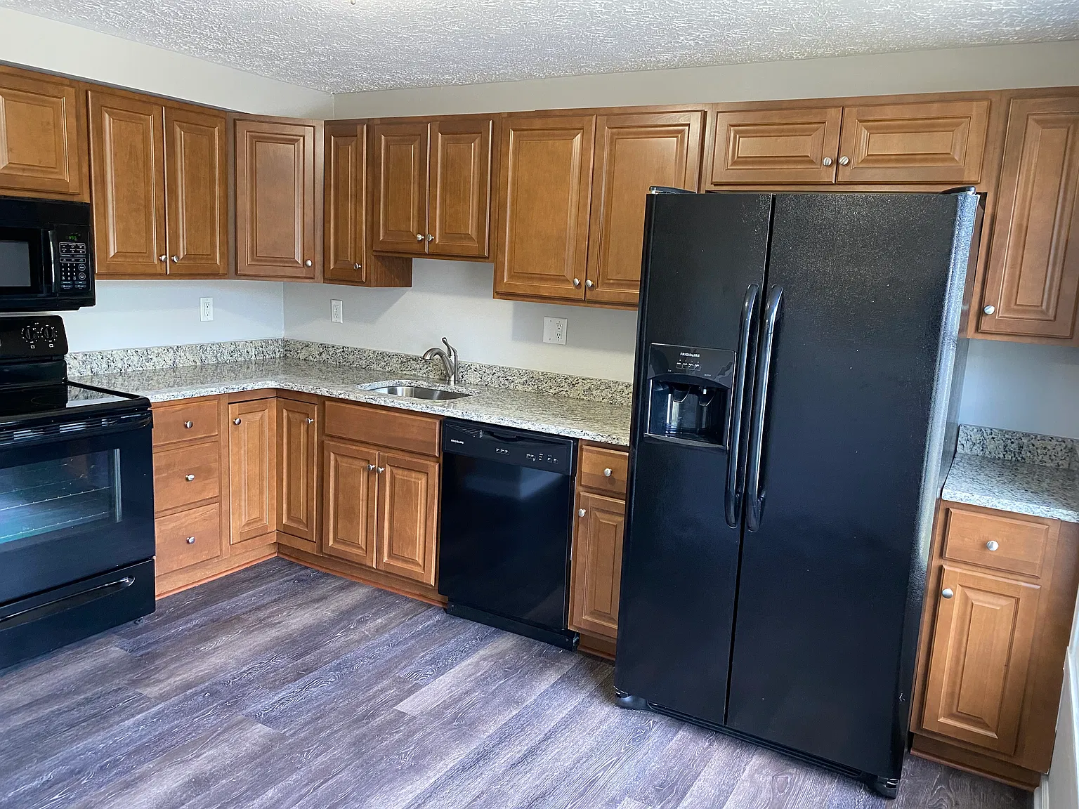 2 bed, 1.5 bath, 1200 sqft, $1,900 — Photo 3