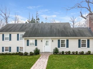 24 Warwick Ave, Scarsdale, NY 10583