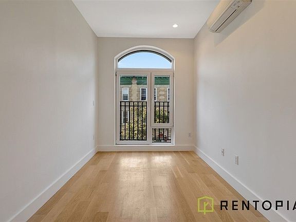 5th image of 54 Troutman St #3Z