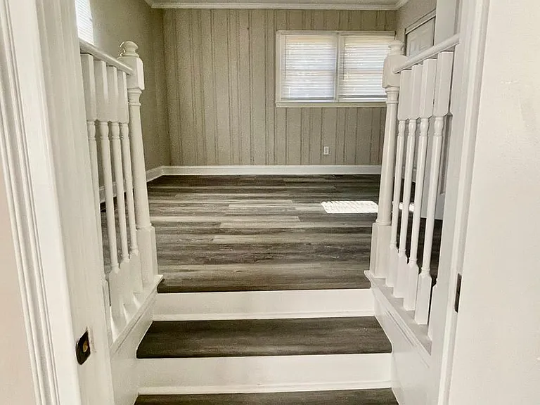115 S Oak St — Photo 13