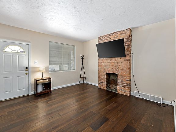 3rd image of 4426 Milgate St