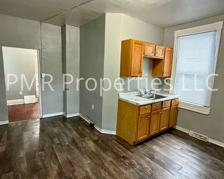 1922 N 3rd St — Photo 2