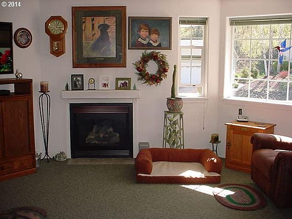 5th image of 2635 NW Loma Vista Dr