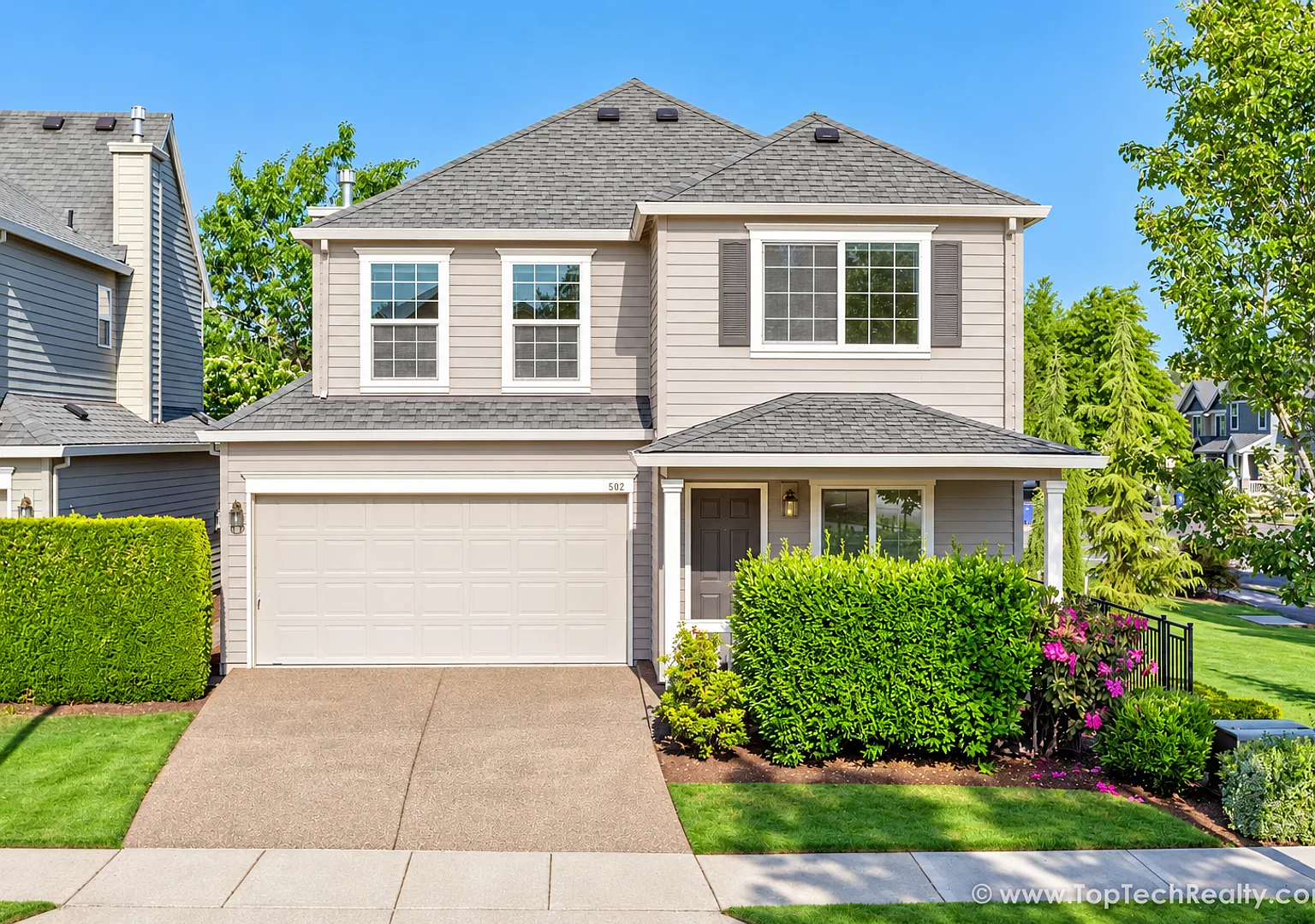 Gorgeous Corner Lot | 3 Bedroom | 2.5 Bathrooms | Plus den/office | Single Family Home | Located ... — Photo 1