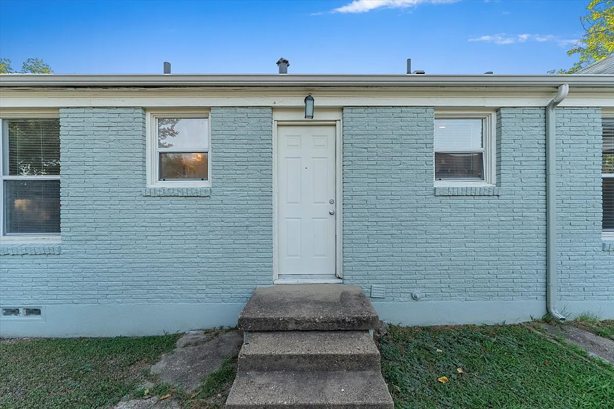 2 bed, 1.0 bath, 960 sqft, $1,585 — Photo 1