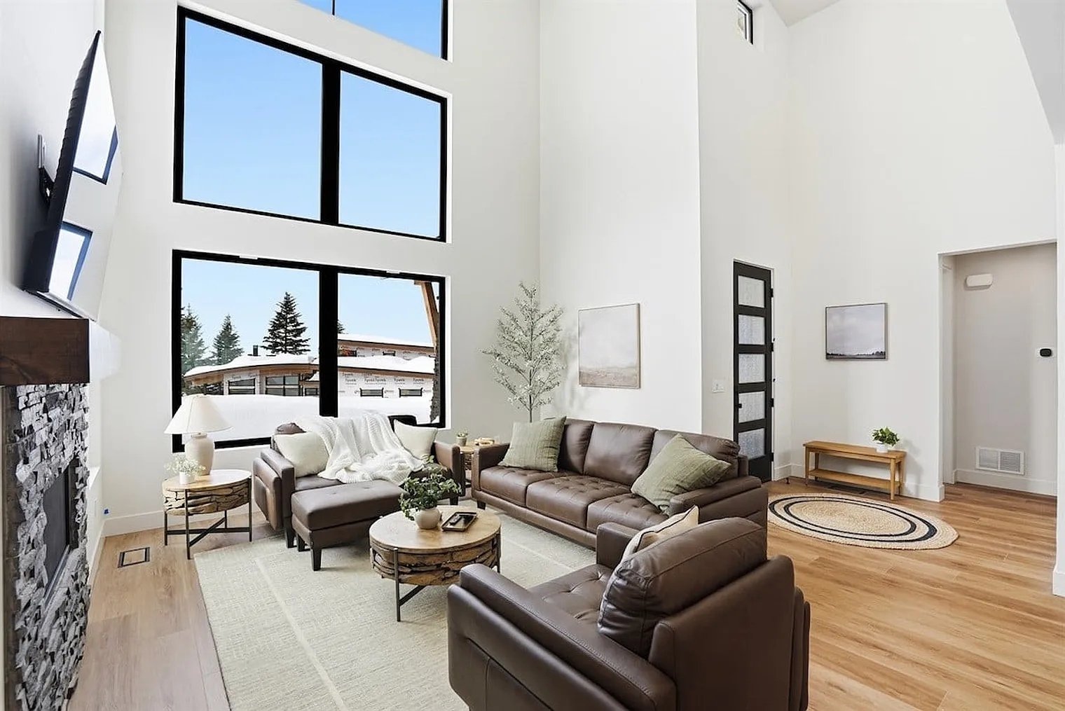 4 bed, 3.0 bath, 742 sqft, $10,622 — Photo 1