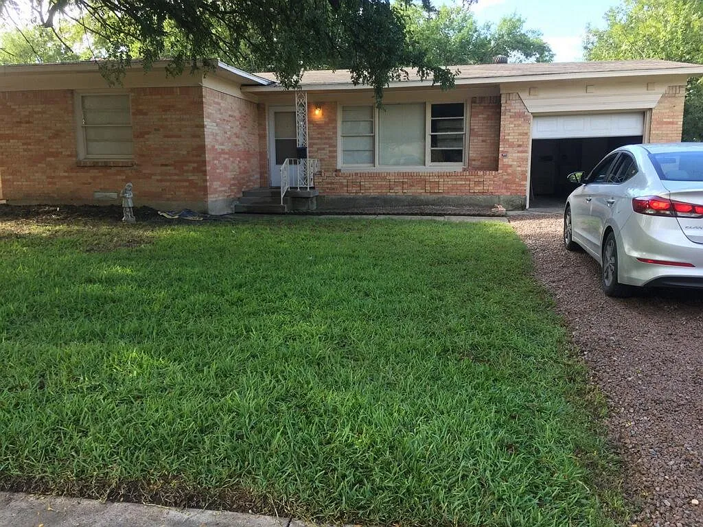 Building Photo - 2038 Tolosa Dr
