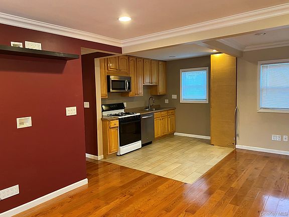 5th image of 25 Woodhollow Rd