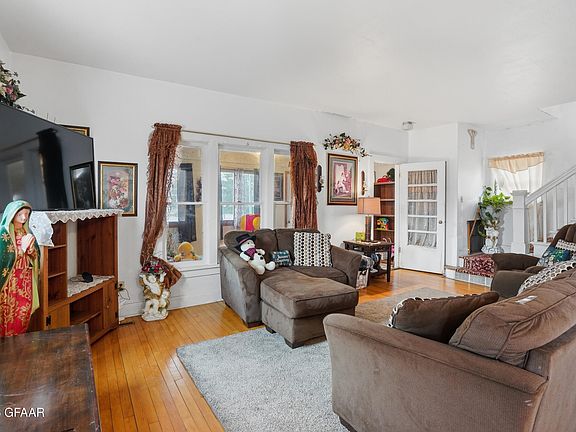 4th image of 1118 Hill Ave