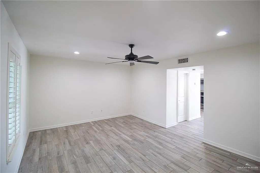 2 bed, 1.5 bath, 1178 sqft, $1,100 — Photo 3