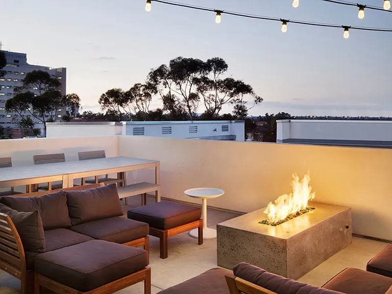 Crest-Urban Apartments — Photo 12
