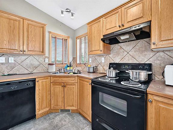 5th image of 116 N Iverson Close